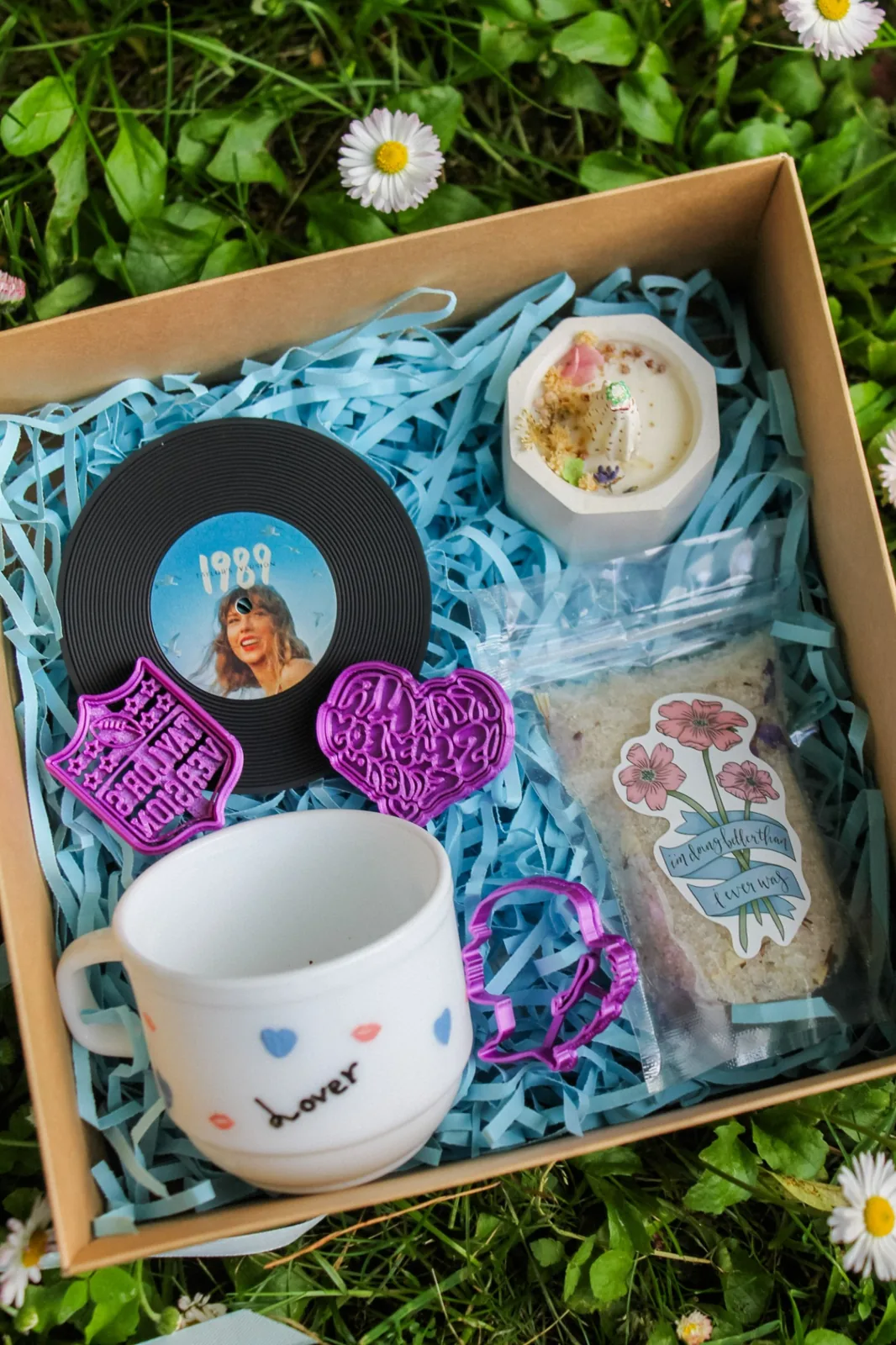 Personalised gift box with mug and keepsakes